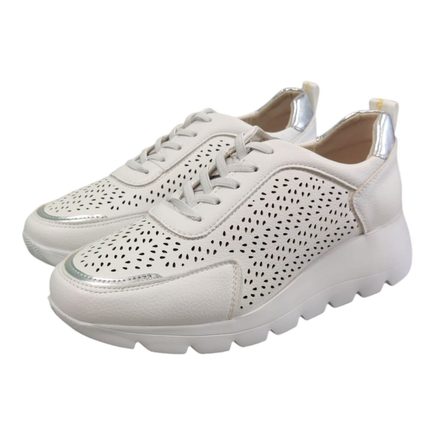 Sneakers traforata bianca