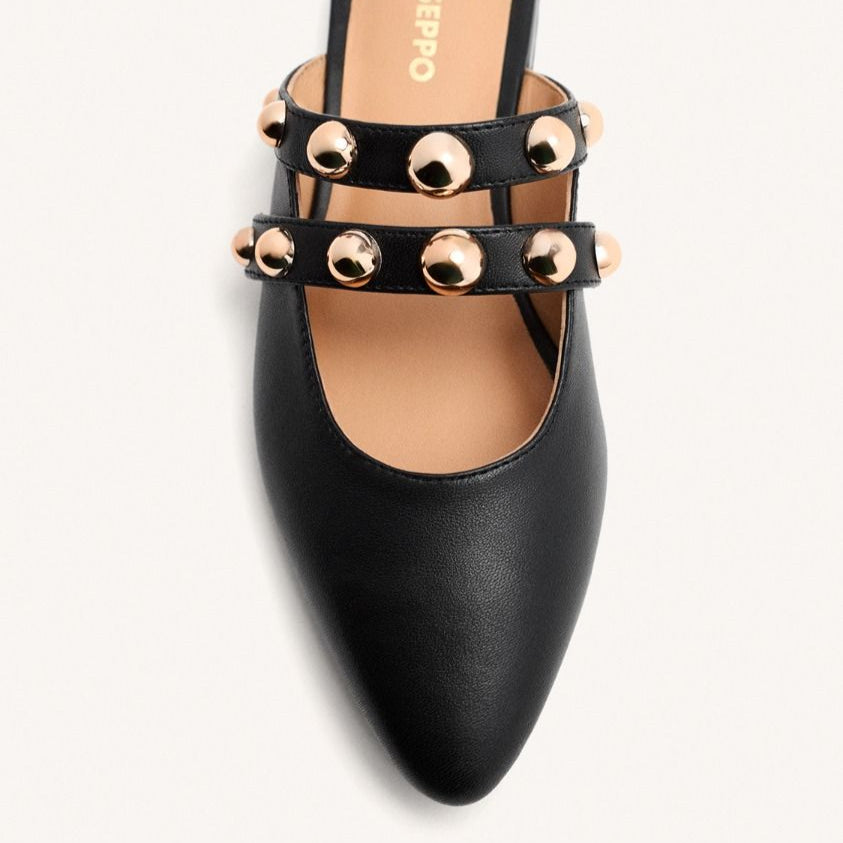 SCARPA GIOSEPPO MULES IN PELLE NERA CON BORCHIE AHNAPEE