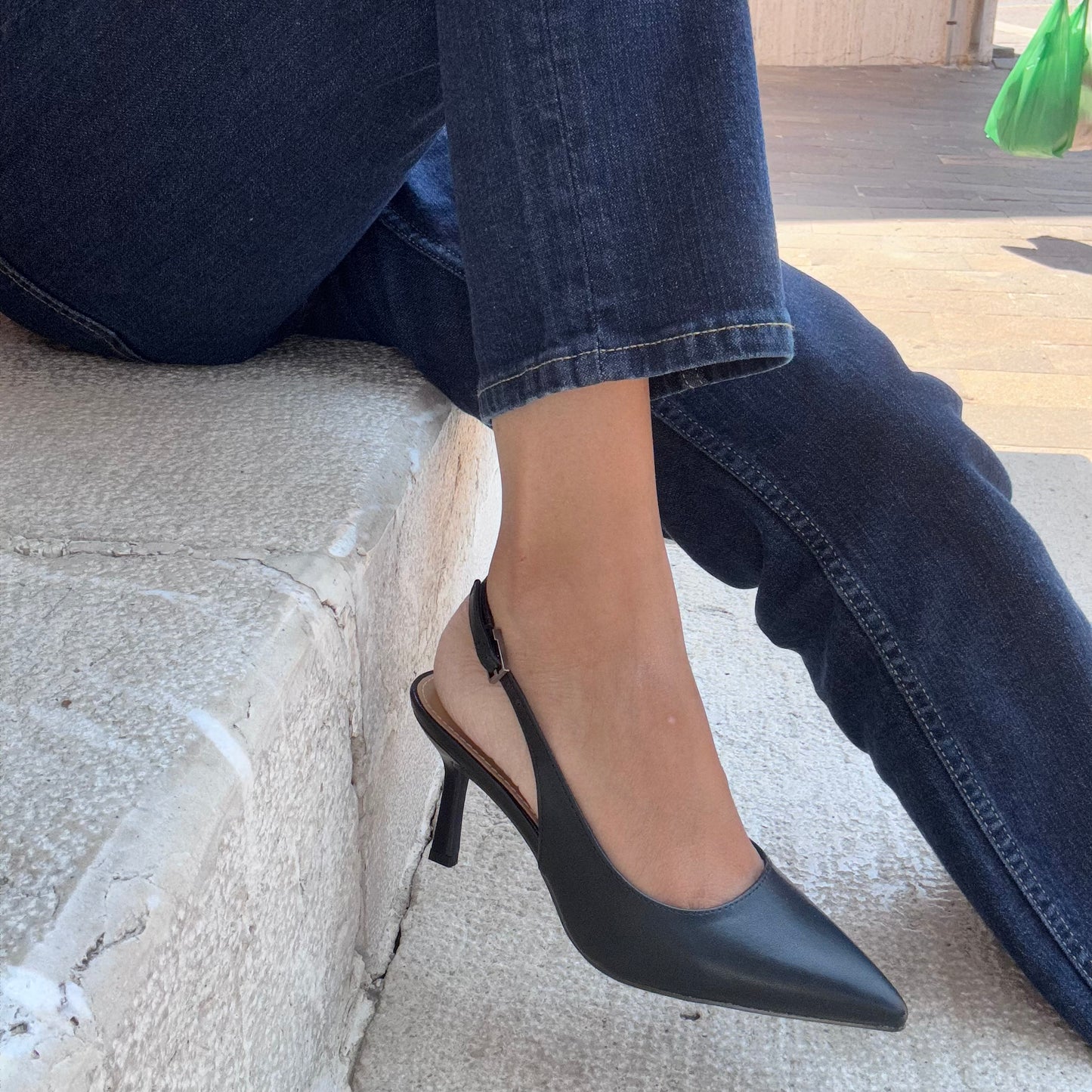 DECOLLETE' NERA IN PELLE