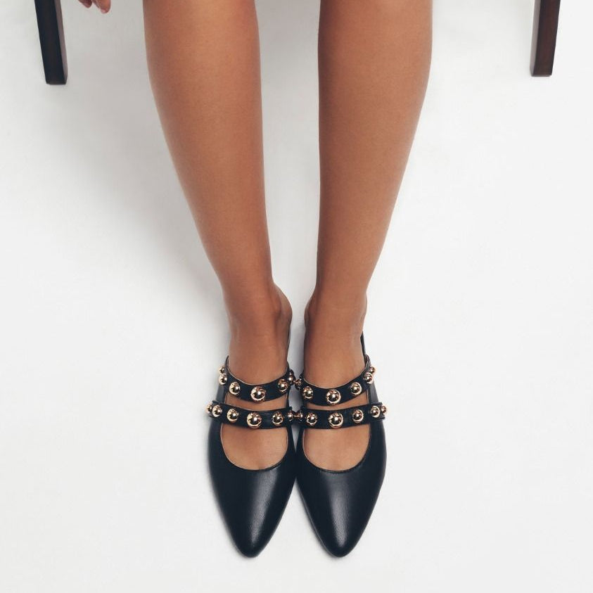 SCARPA GIOSEPPO MULES IN PELLE NERA CON BORCHIE AHNAPEE