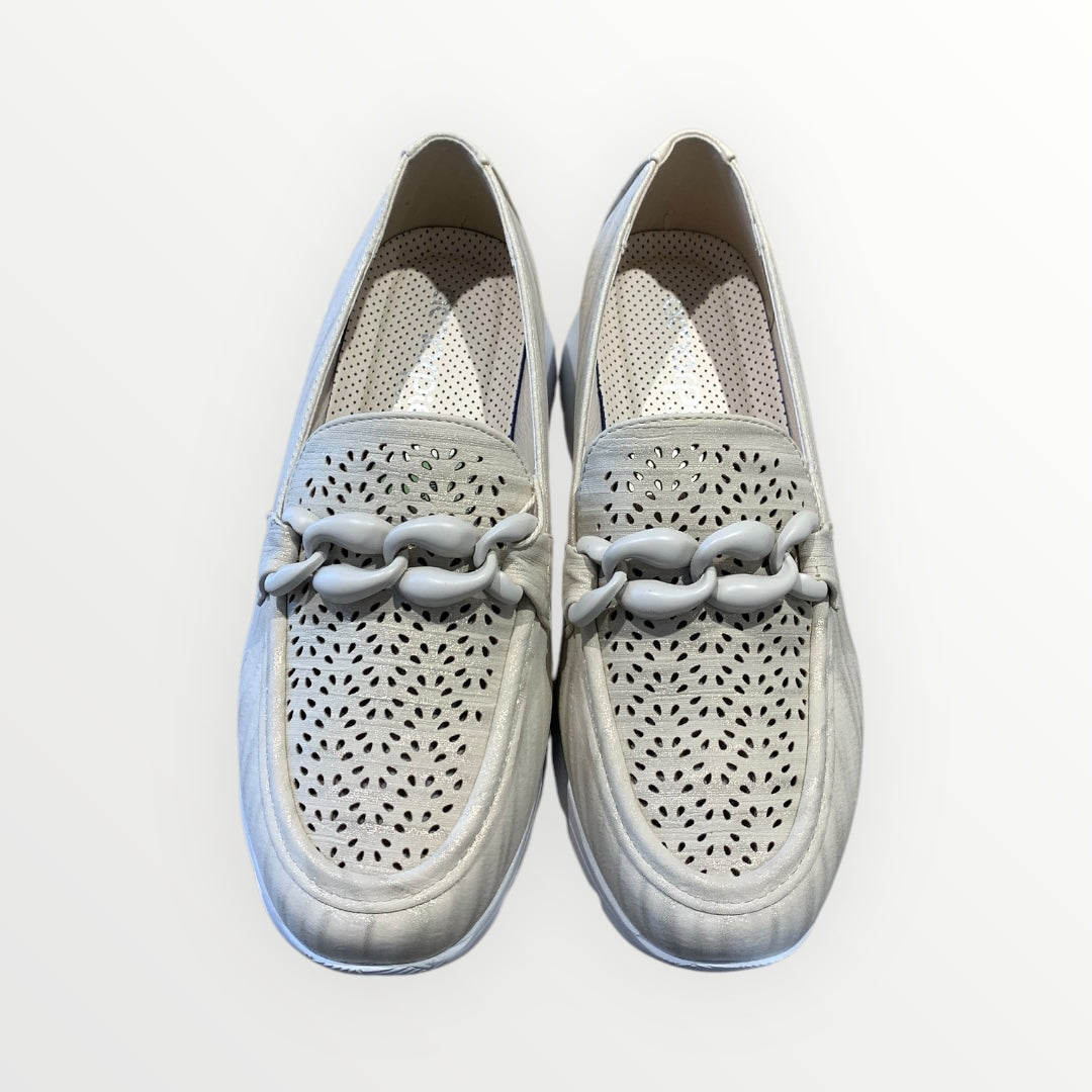 Mocassino beige con catena