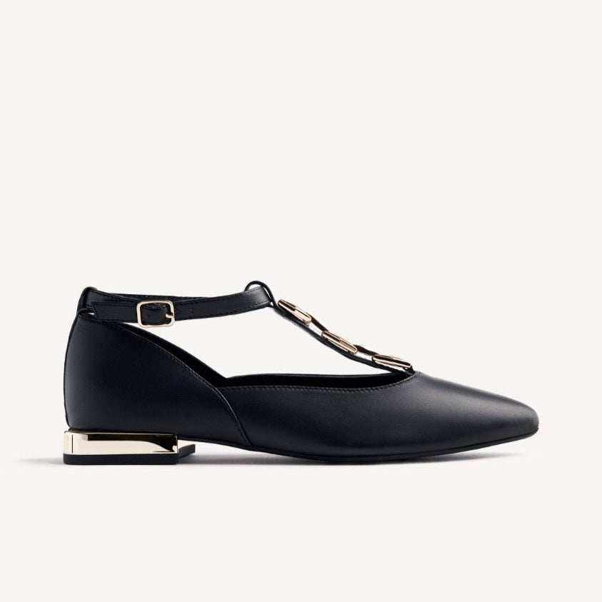 Ballerina con catena