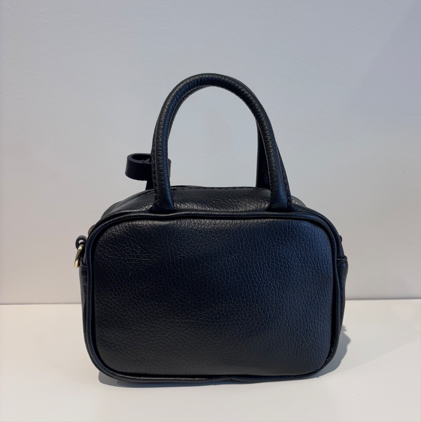 BORSA SAPONETTA A MANO E CON TRACOLLA IN PELLE