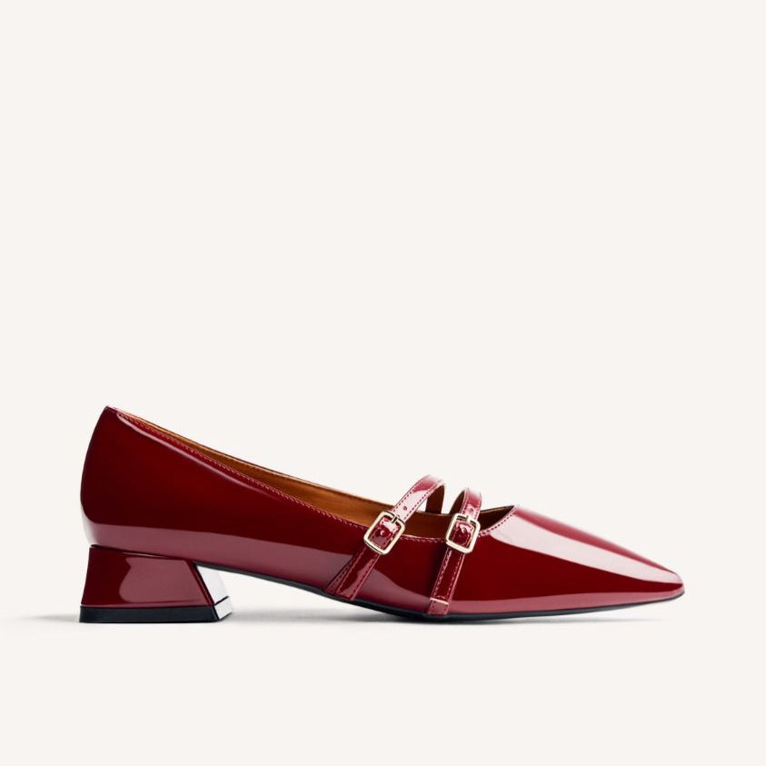 Scarpa in vernice con cinturini
