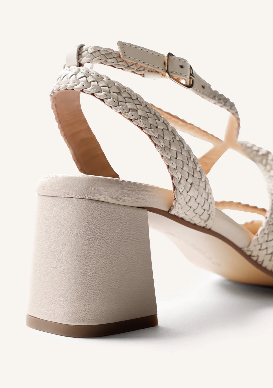 Sandali intrecciati off-white