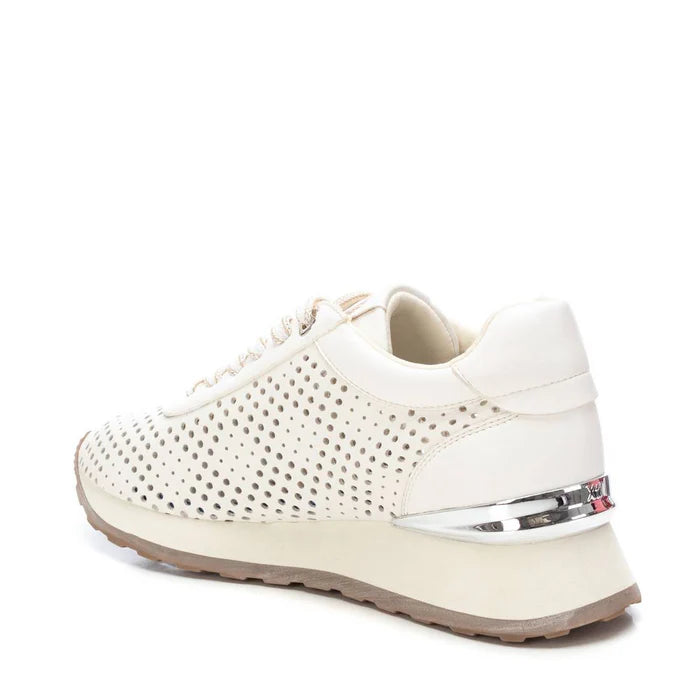 Scarpa sportiva bianca traforata