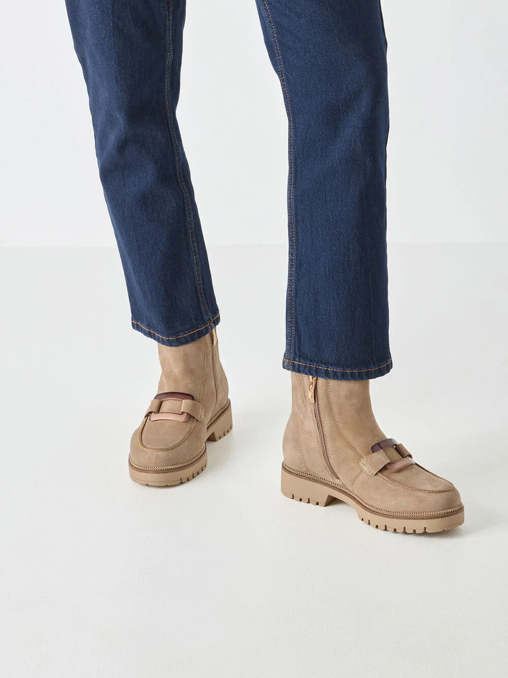 Boots Tamaris in camoscio con accessorio