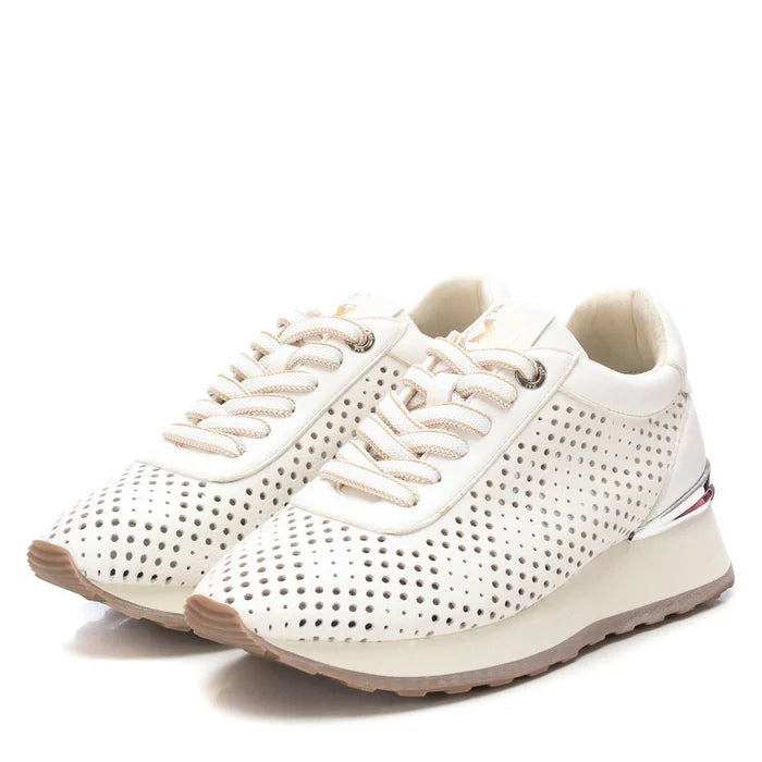 Scarpa sportiva bianca traforata