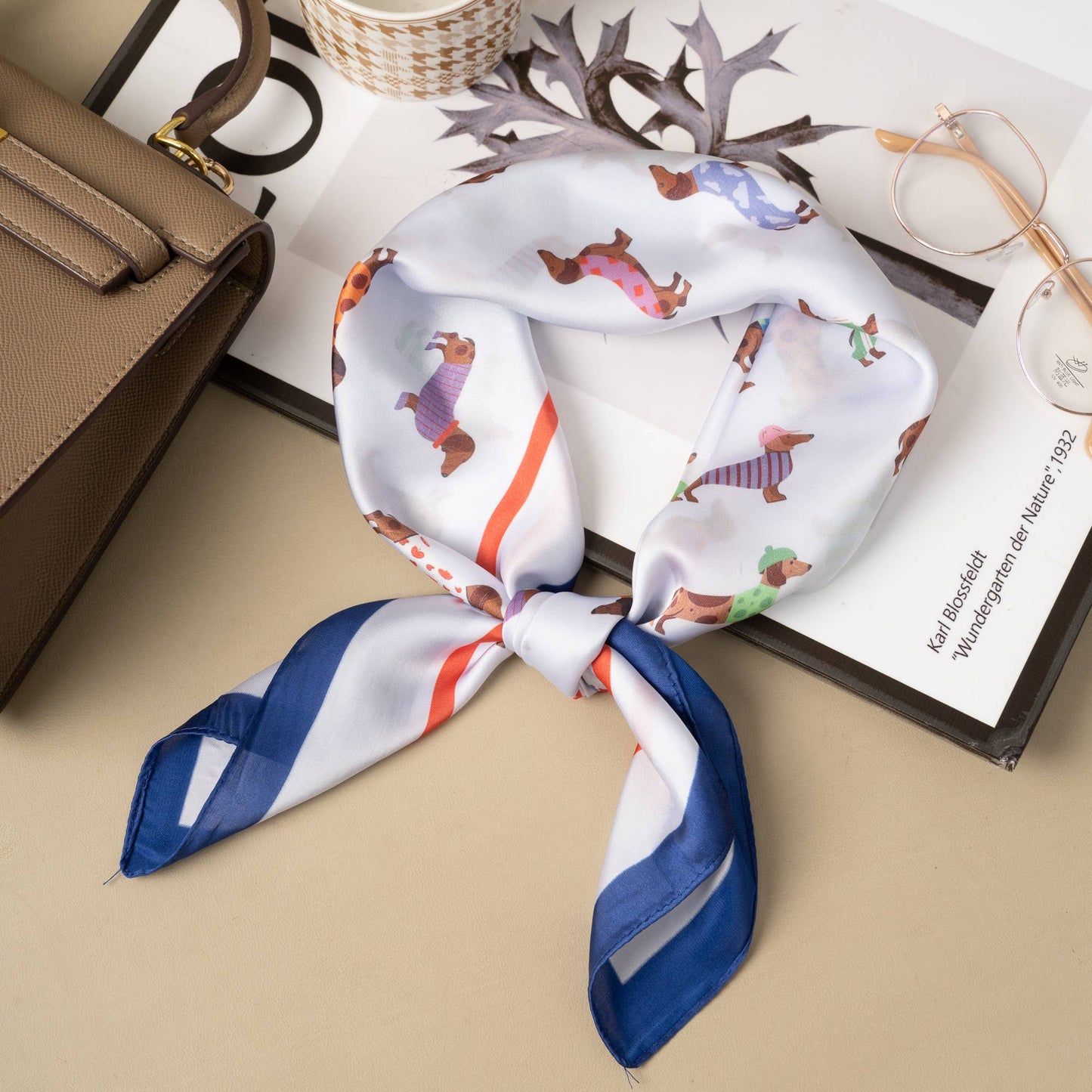 Foulard quadrato in poliestere effetto seta 70x70 stampato con piccolo cane