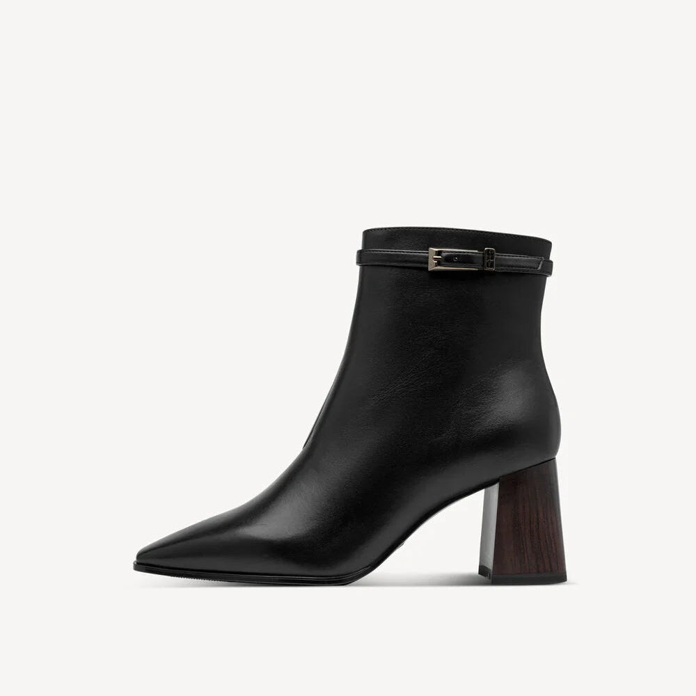 Stivaletto da donna Tamaris in pelle nera con punta affusolata sfilata tacco largo effetto legno e cinturino decorativo con fibbia alla caviglia