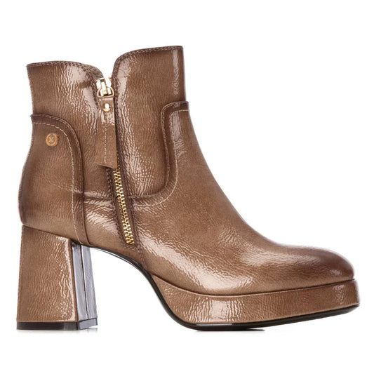 Stivaletto con tacco in vernice