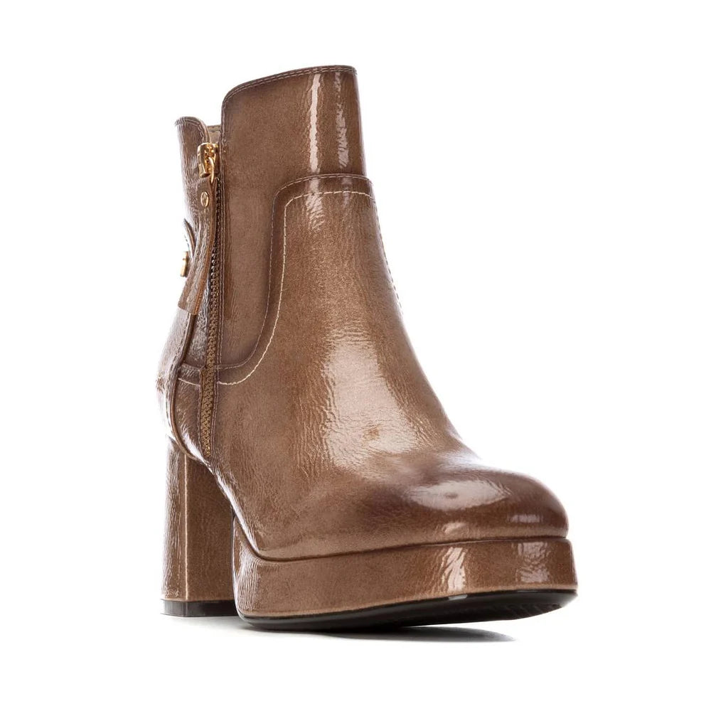 Stivaletto con tacco in vernice