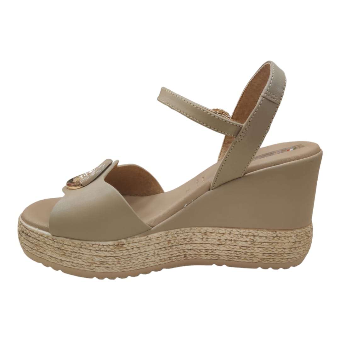 SANDALO IN PELLE BEIGE CON ZEPPA COMODA