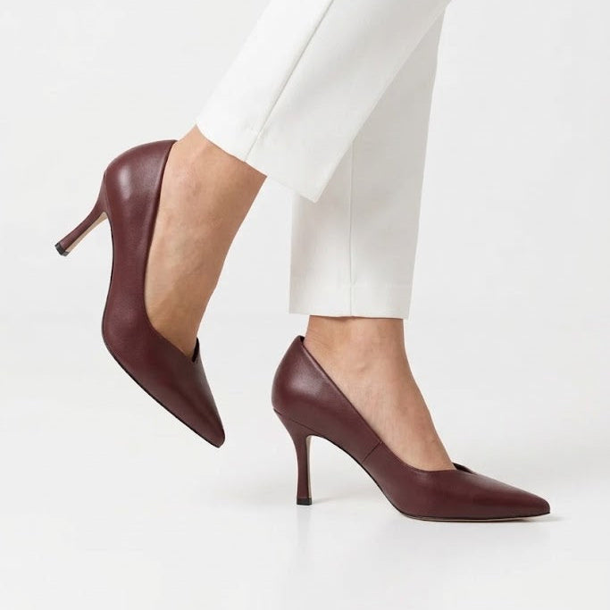 Scarpa décolleté da donna Phard in pelle liscia bordeax con punta sfilata affusolata e tacco medio a rocchetto stile kitten heel