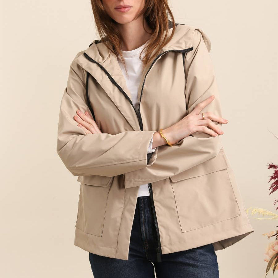 Parka corto con cappuccio e zip