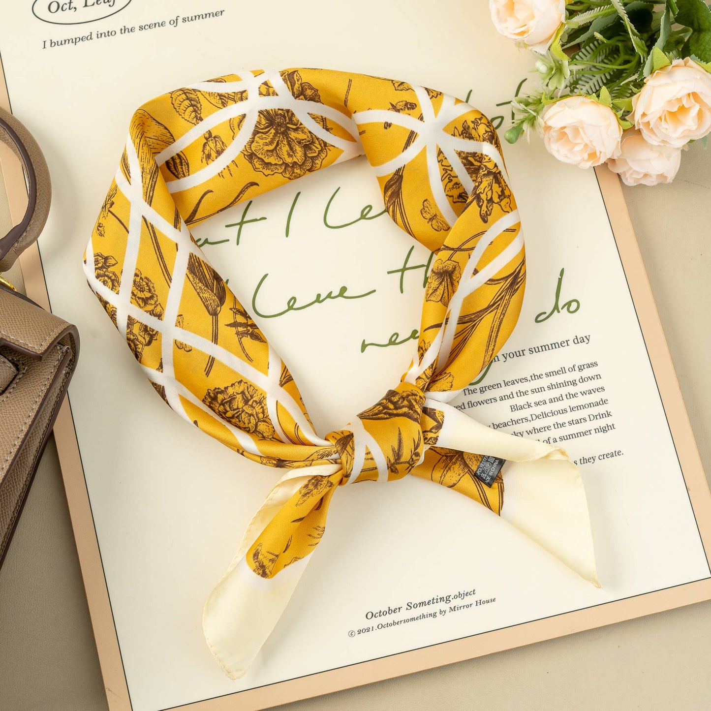 Foulard Quadrato 70x70 Effetto Seta Giallo Dorato Eleganza