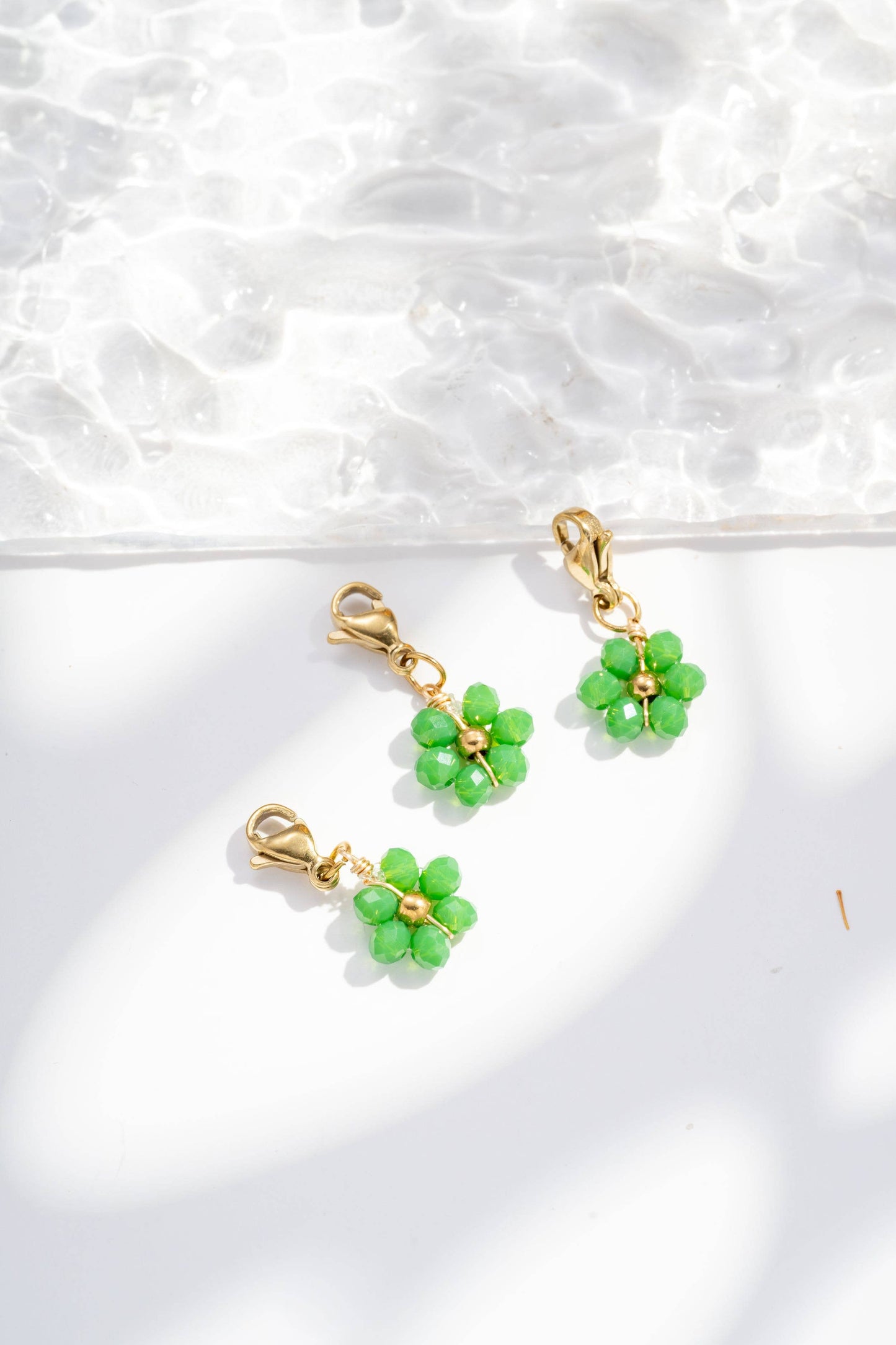 Set di Tre Pendenti con Fiori Colorati in Acciaio Inossidabile,