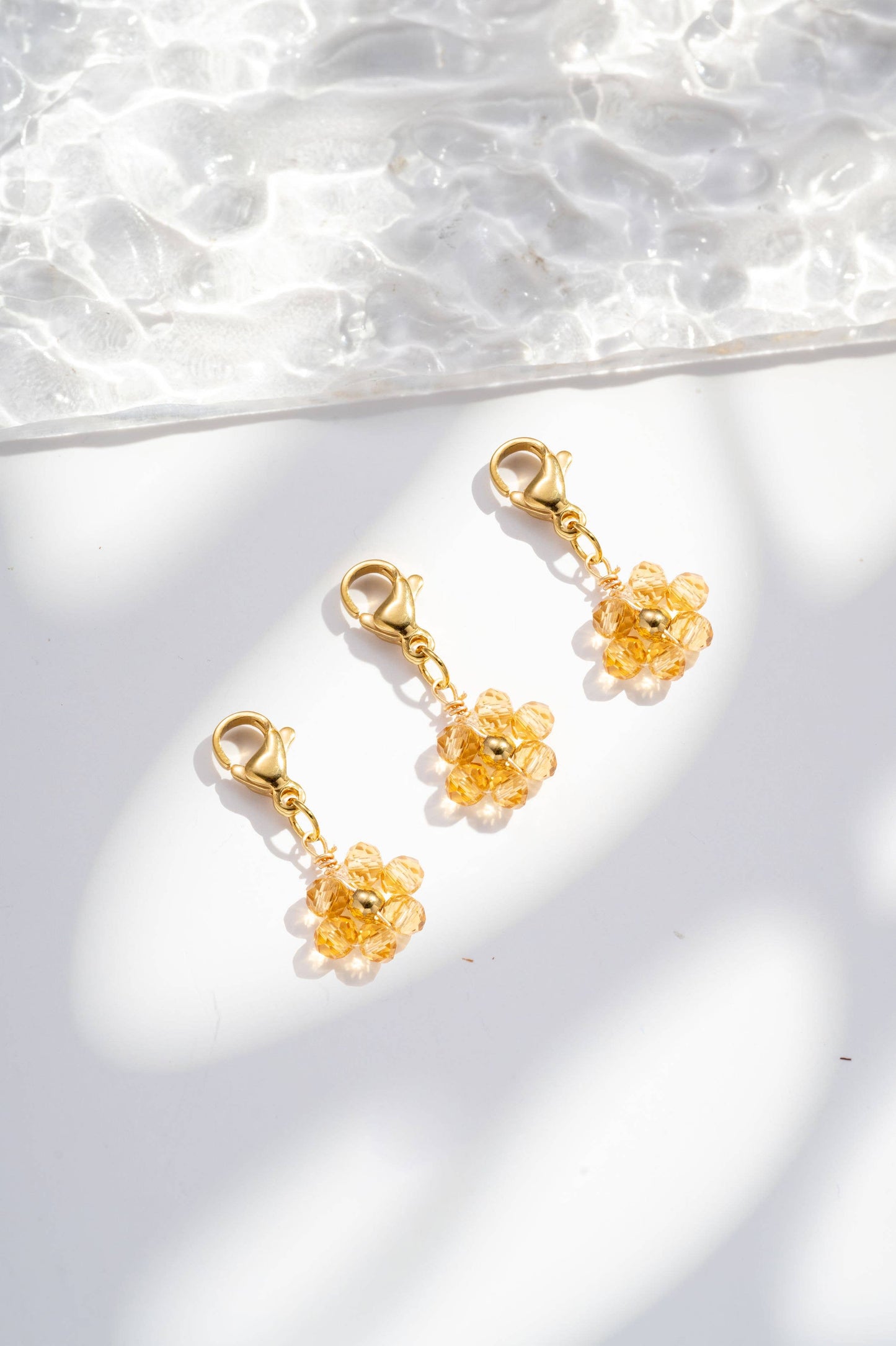 Set di Tre Pendenti con Fiori Colorati in Acciaio Inossidabile,
