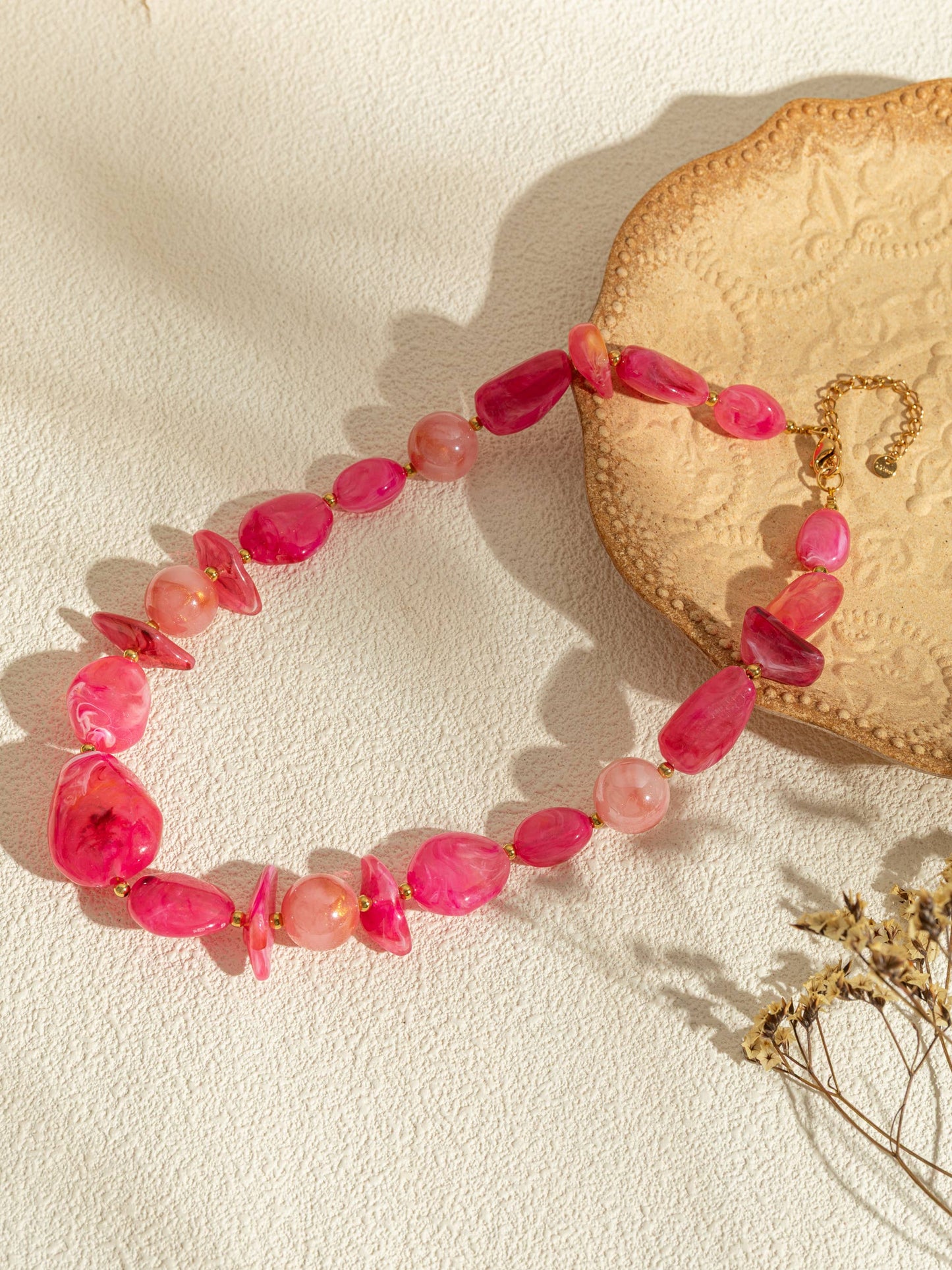 Collana con gemme in resina