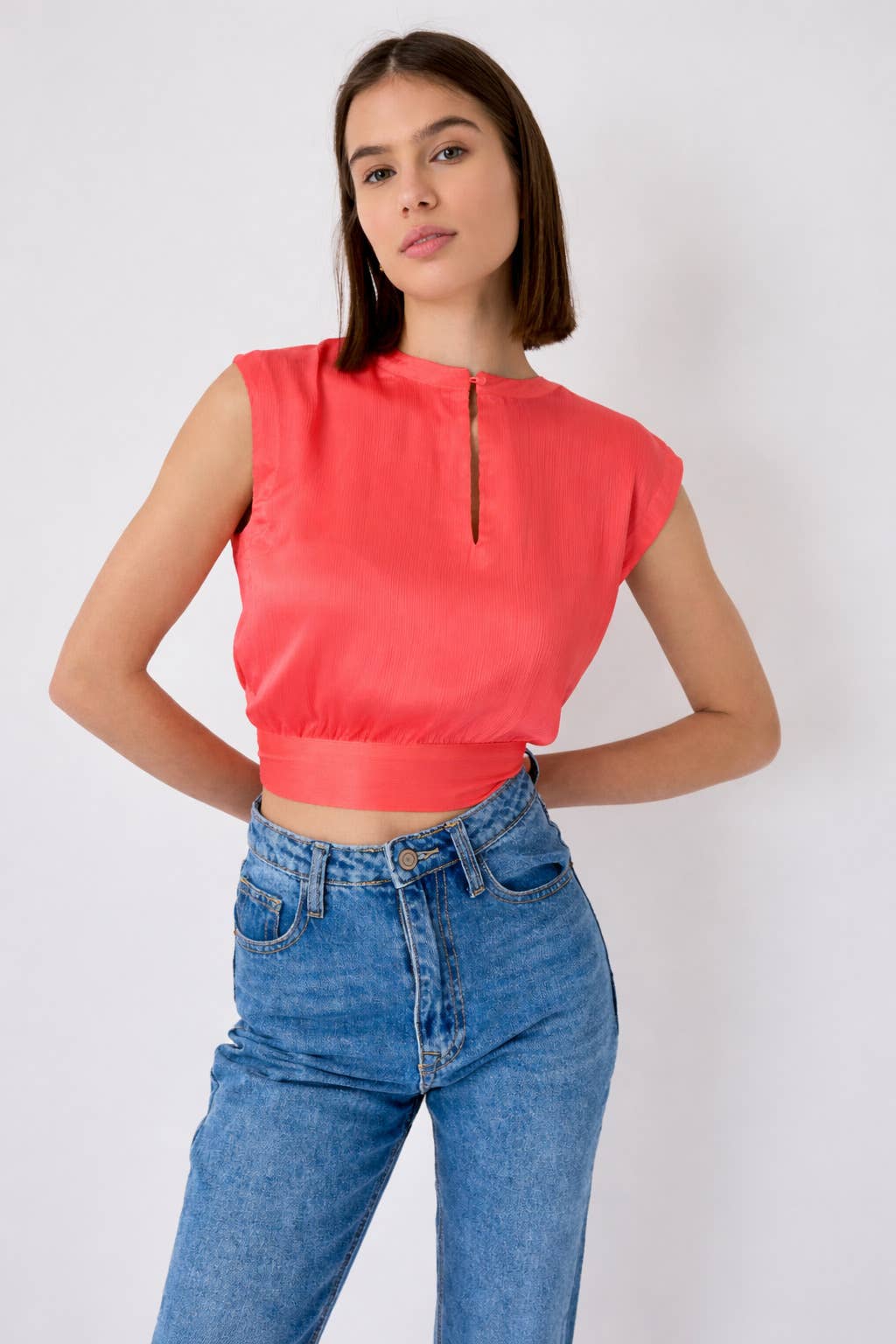 Top corto Maguie con scollo da annodare dietro - CK08161-1