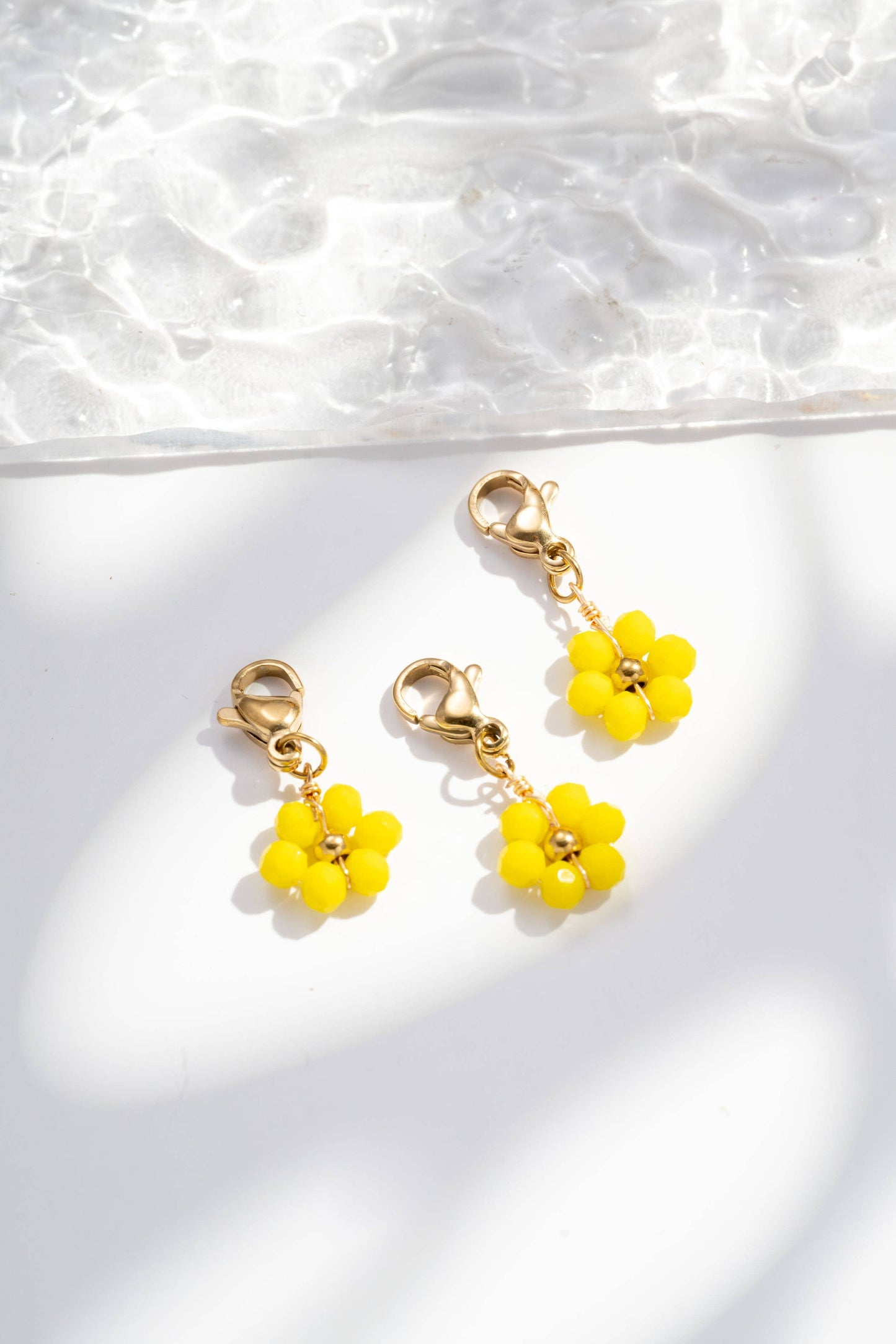 Set di Tre Pendenti con Fiori Colorati in Acciaio Inossidabile,