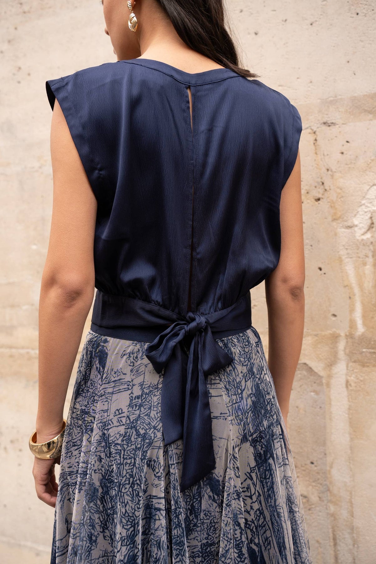 Top corto Maguie con scollo da annodare dietro - CK08161-1