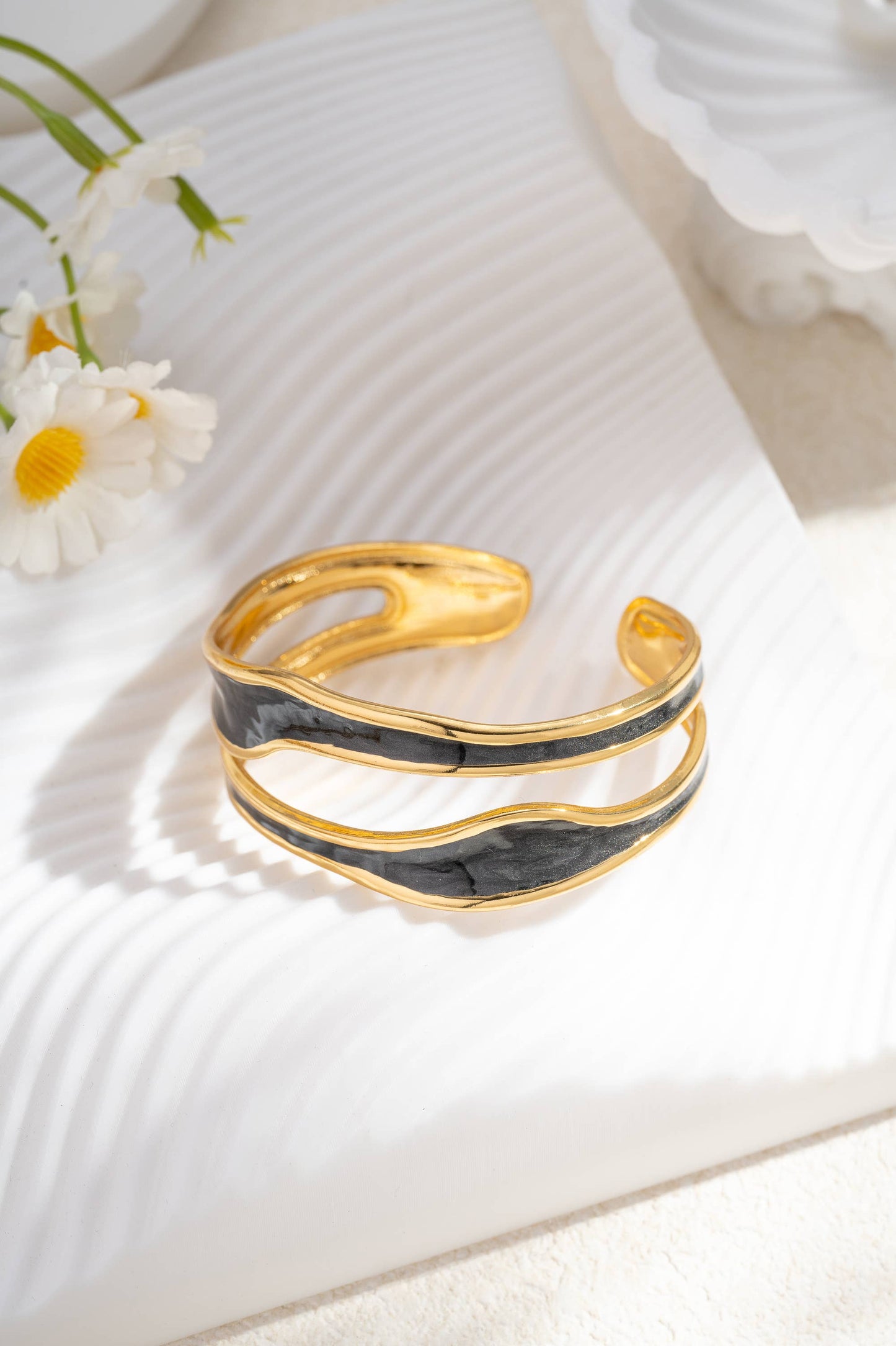 Bracciale rigido ondulato in acciaio inossidabile bianco, rosa, blu, nero