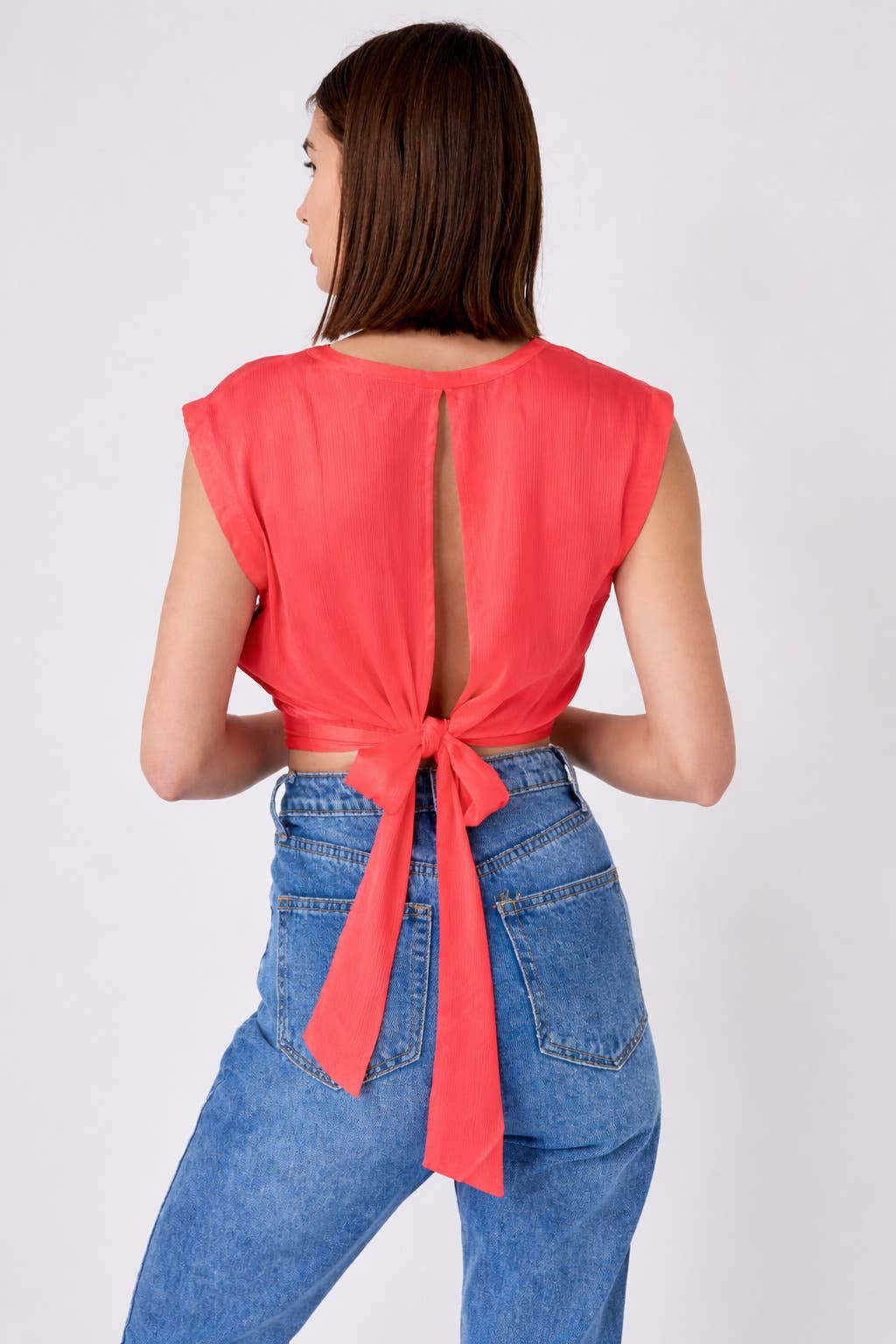 Top corto Maguie con scollo da annodare dietro - CK08161-1