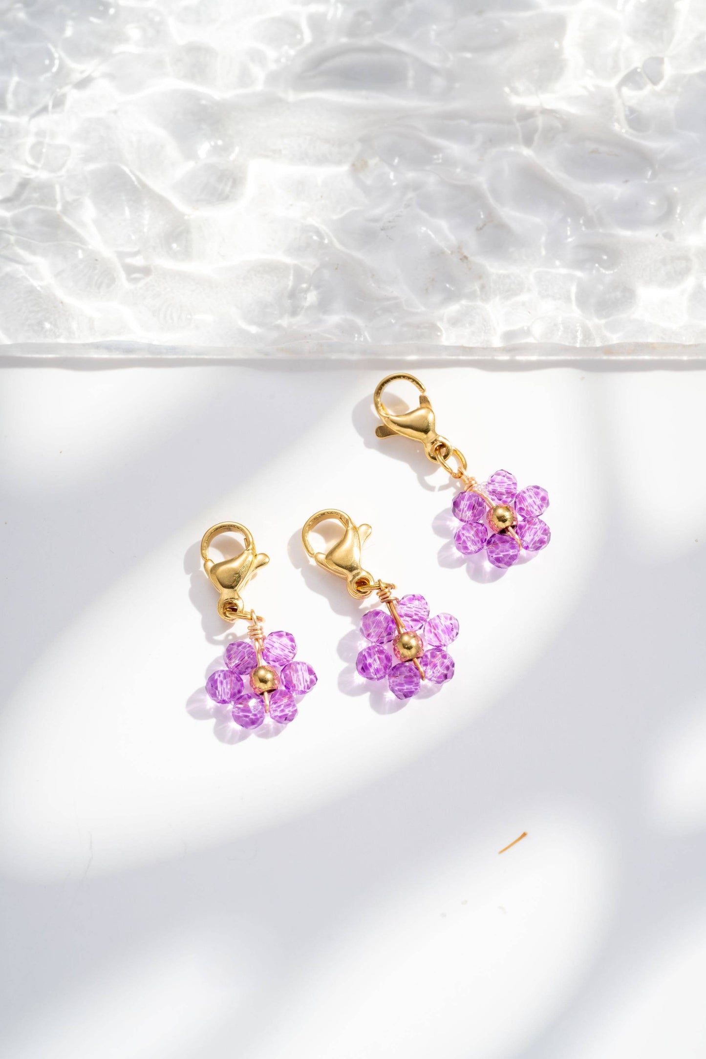 Set di Tre Pendenti con Fiori Colorati in Acciaio Inossidabile,
