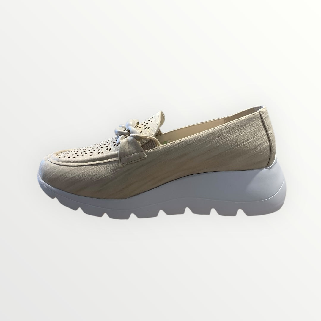 Mocassino beige con catena