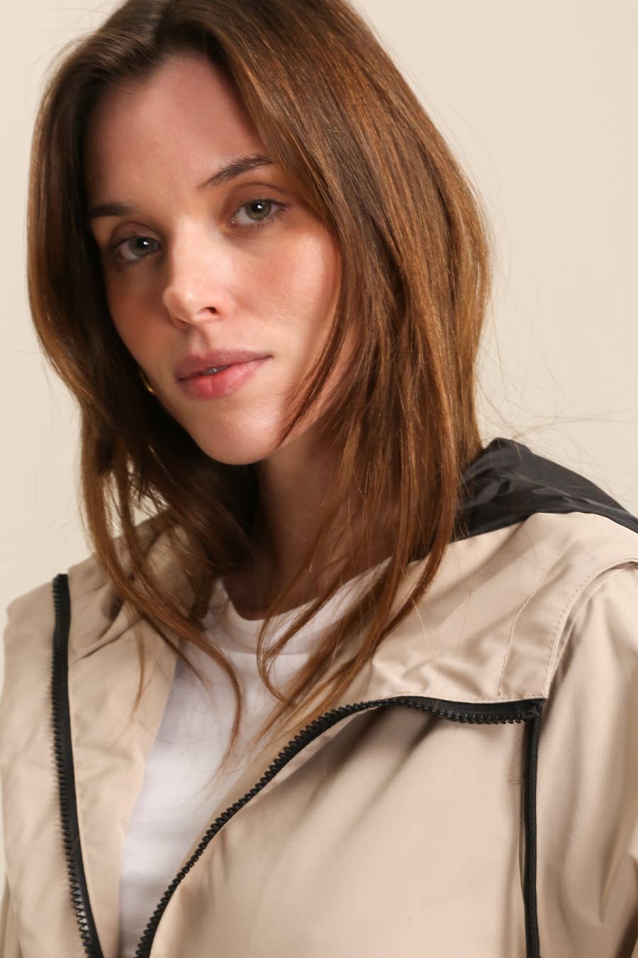 Parka corto con cappuccio e zip