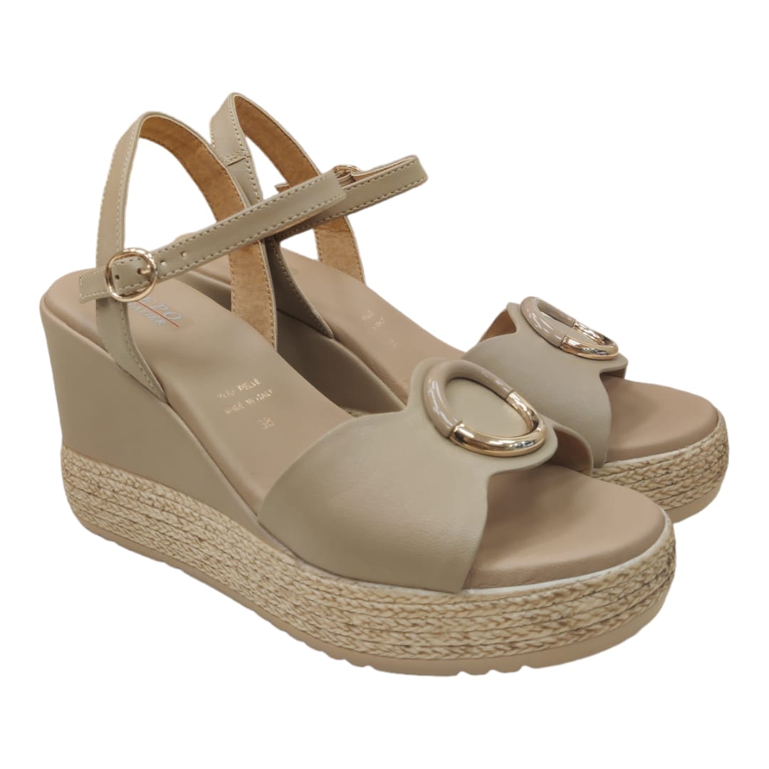 SANDALO IN PELLE BEIGE CON ZEPPA COMODA