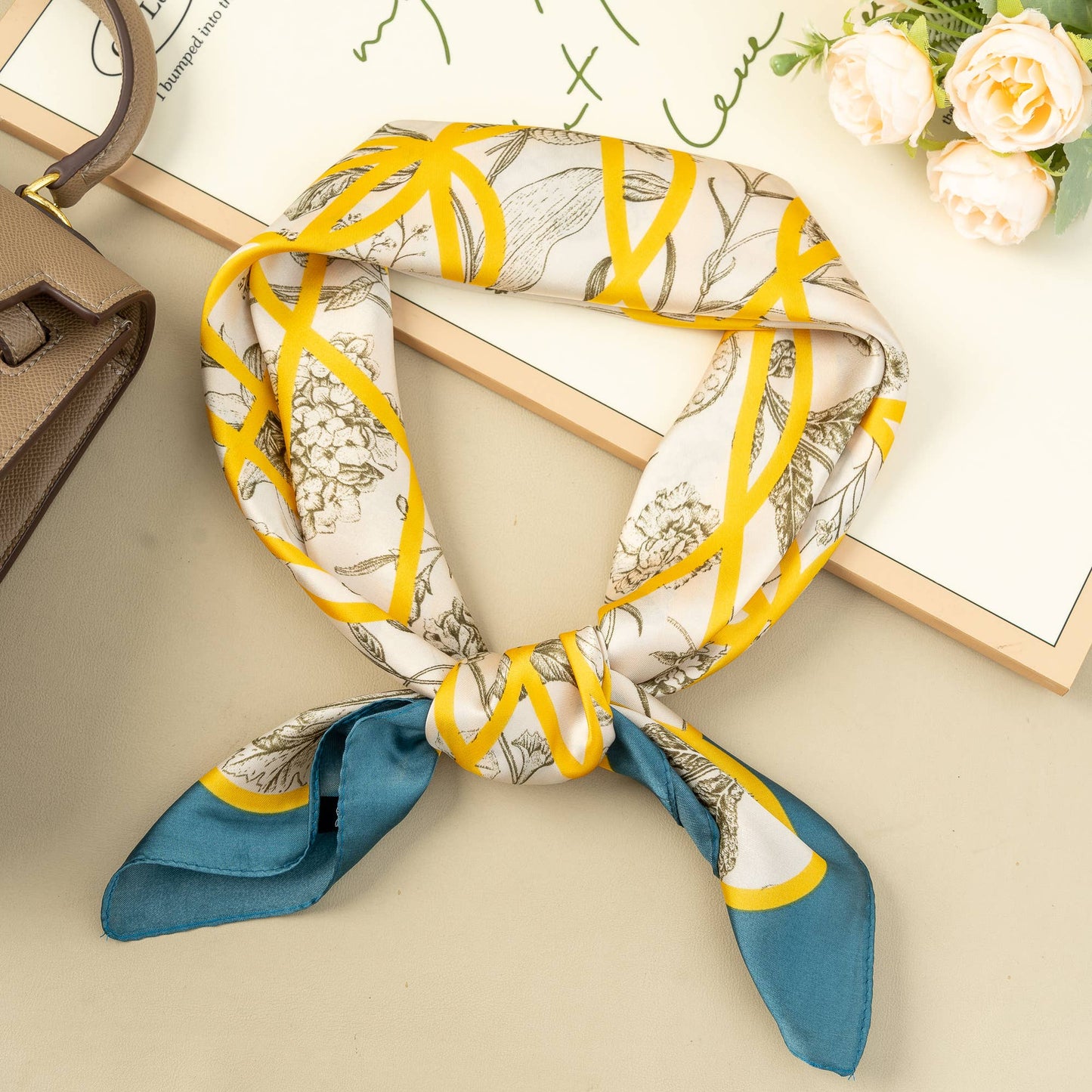 Foulard Quadrato 70x70 Effetto Seta Giallo Dorato Eleganza