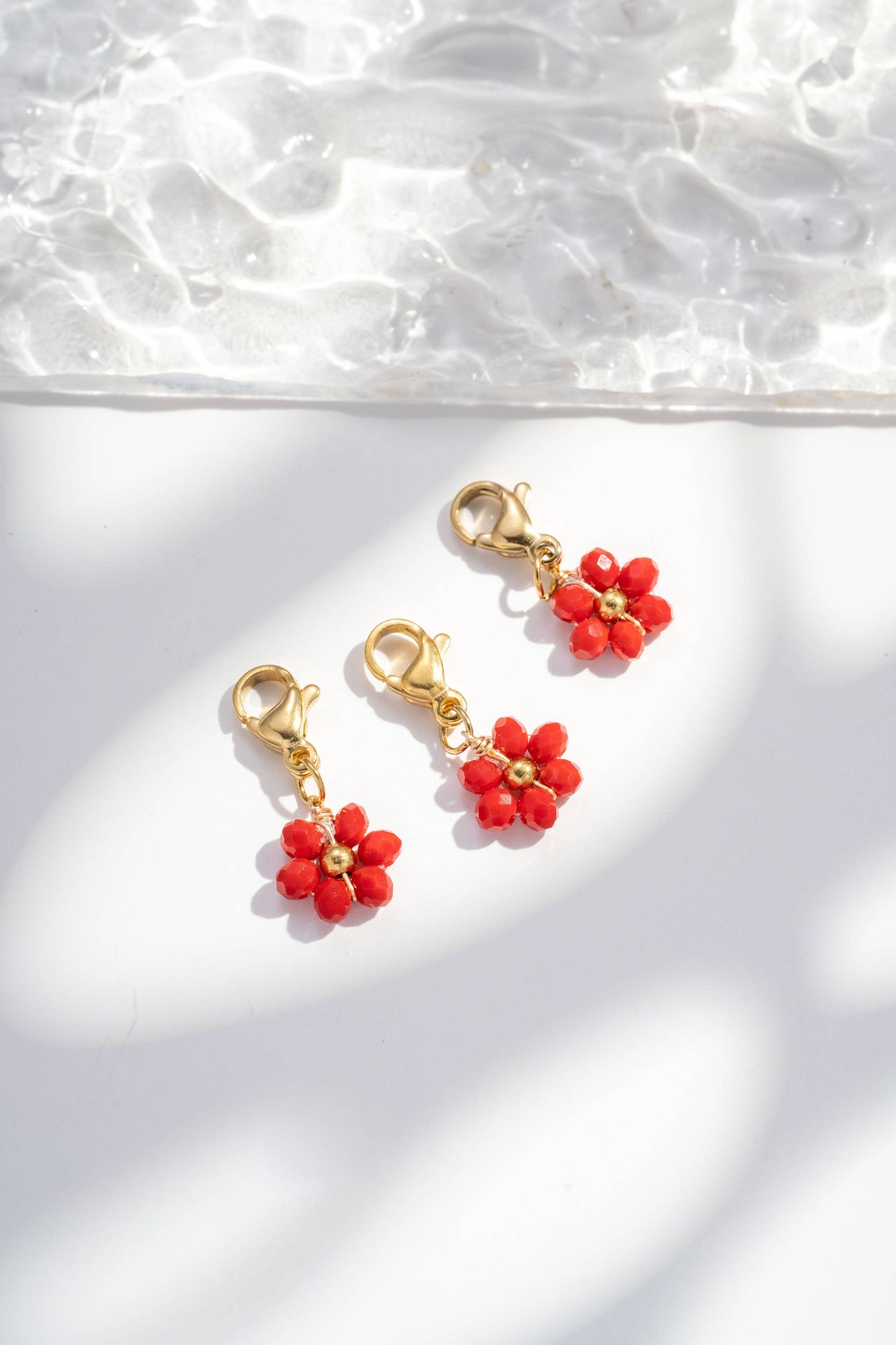 Set di Tre Pendenti con Fiori Colorati in Acciaio Inossidabile,