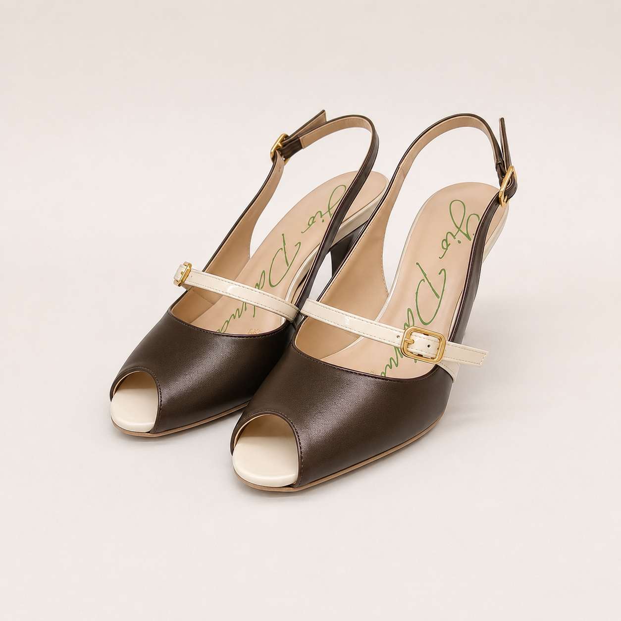 Chanel in pelle spuntate marrone con tacco