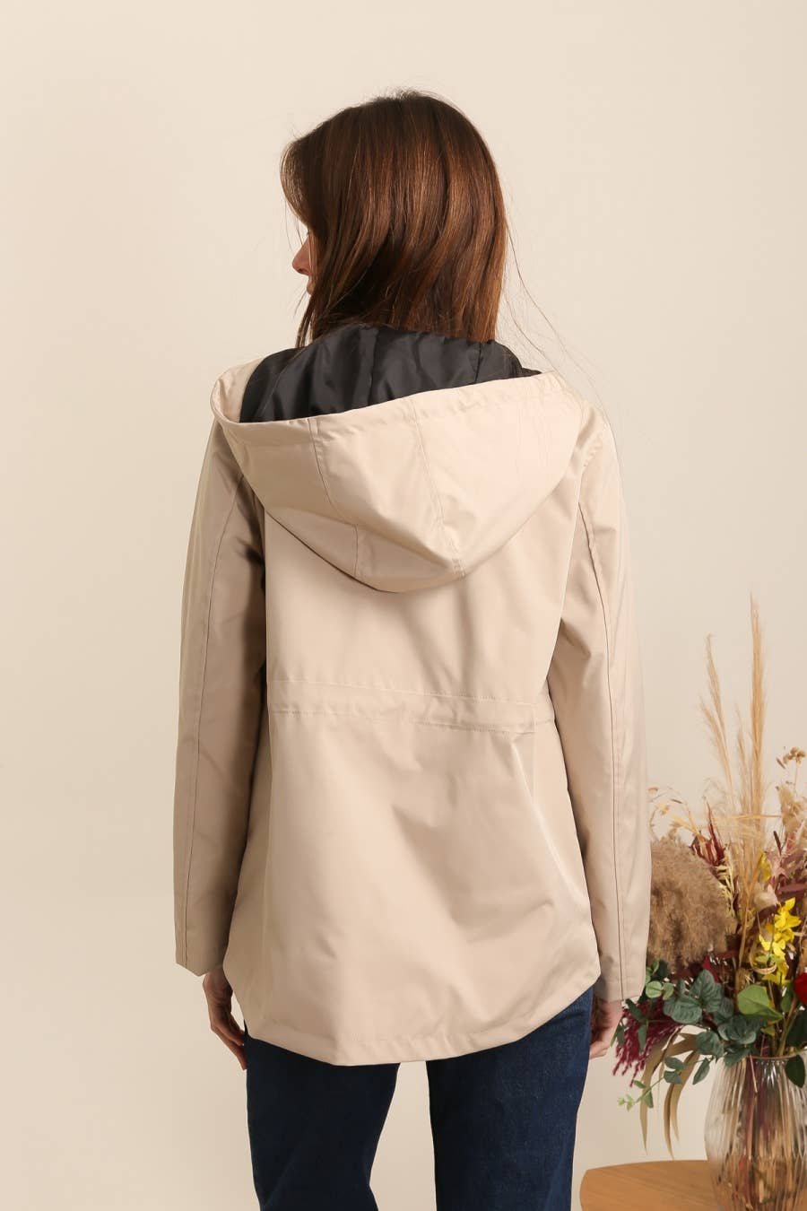 Parka corto con cappuccio e zip