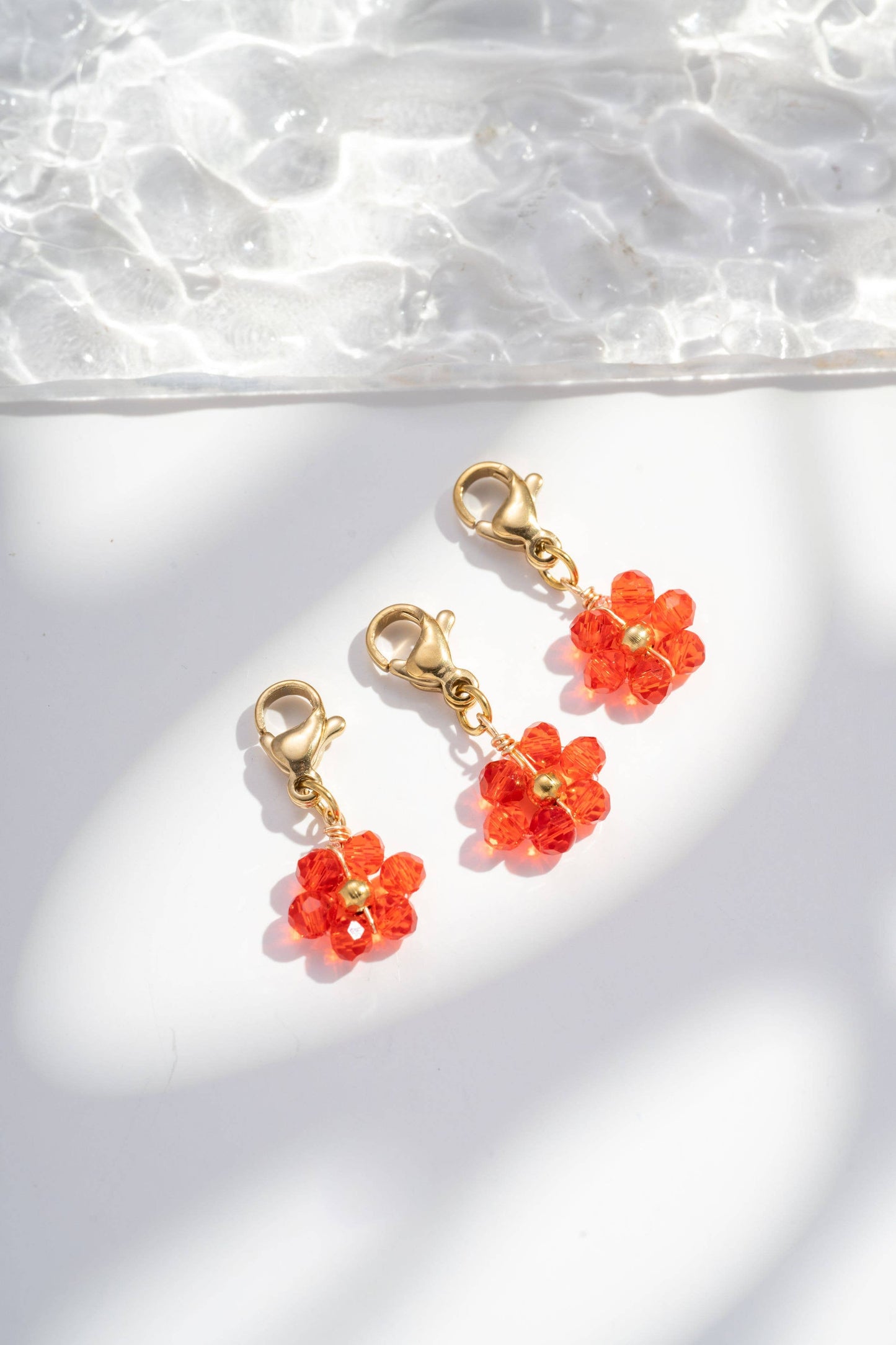 Set di Tre Pendenti con Fiori Colorati in Acciaio Inossidabile,