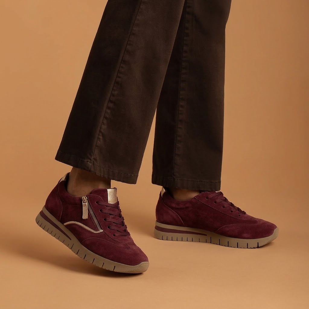 Sneakers donna Soffice Sogno Vernissage bordeaux in camoscio con zip laterale e suola flessibile miele