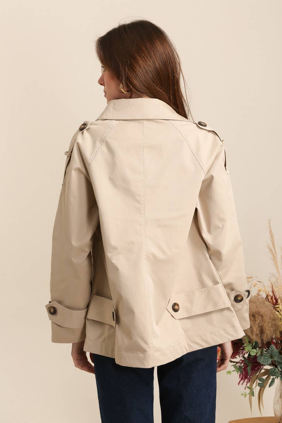 Trench corto con fodera