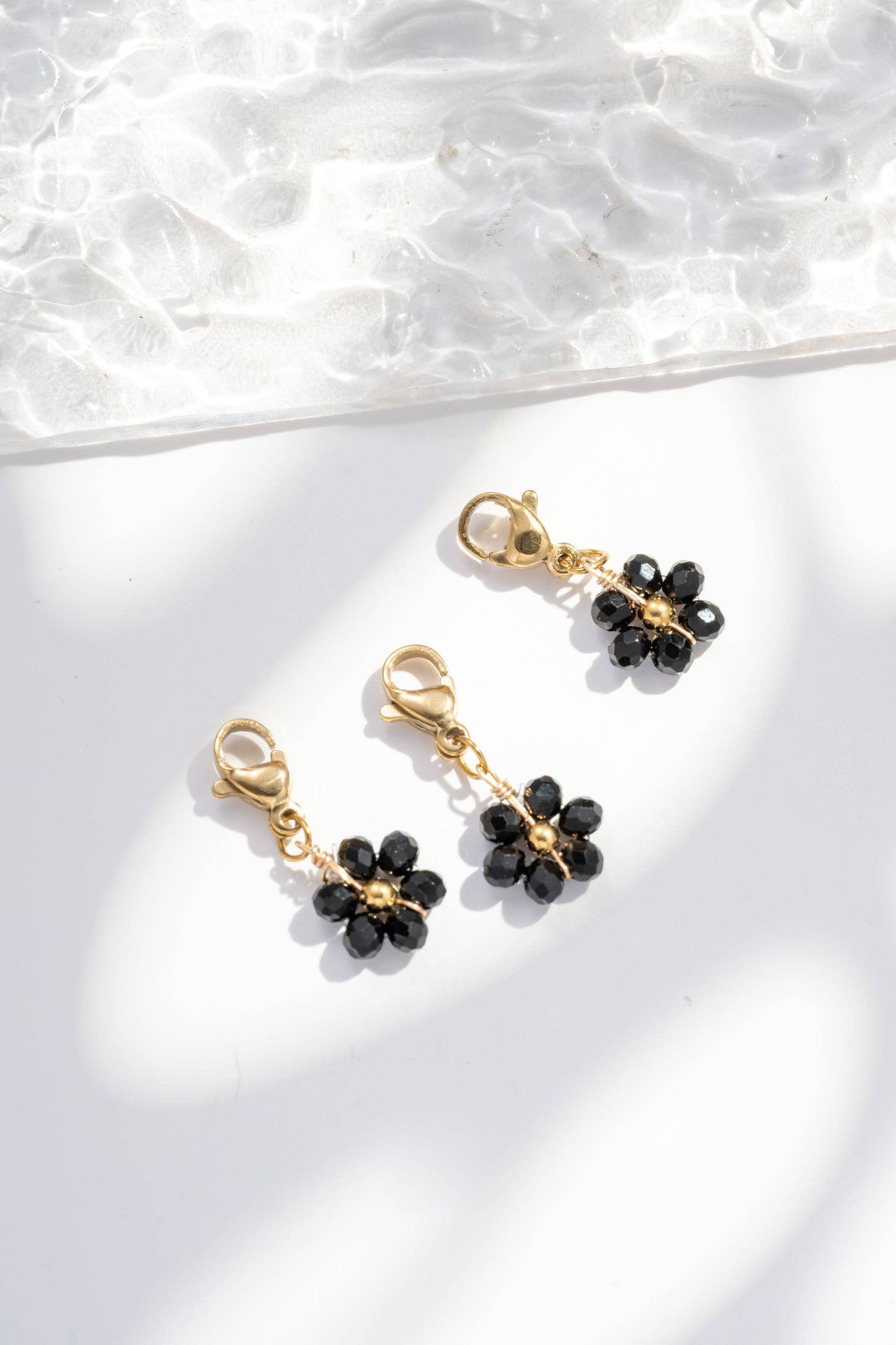 Set di Tre Pendenti con Fiori Colorati in Acciaio Inossidabile,