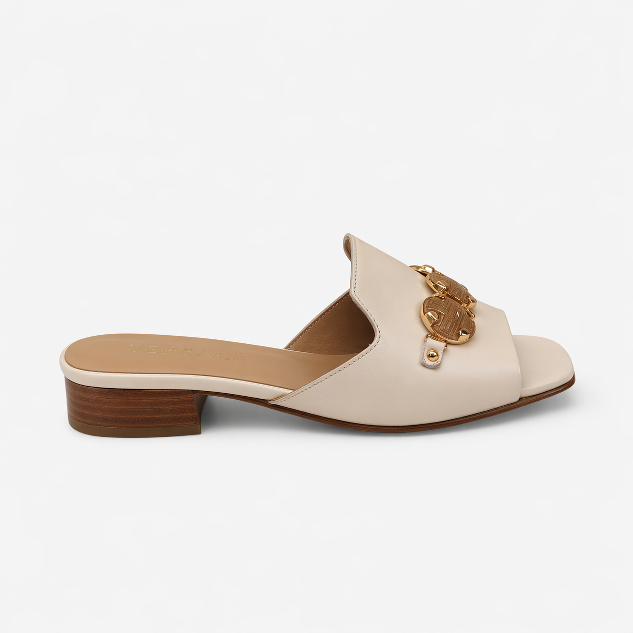 Sandali slides in pelle e applicazioni