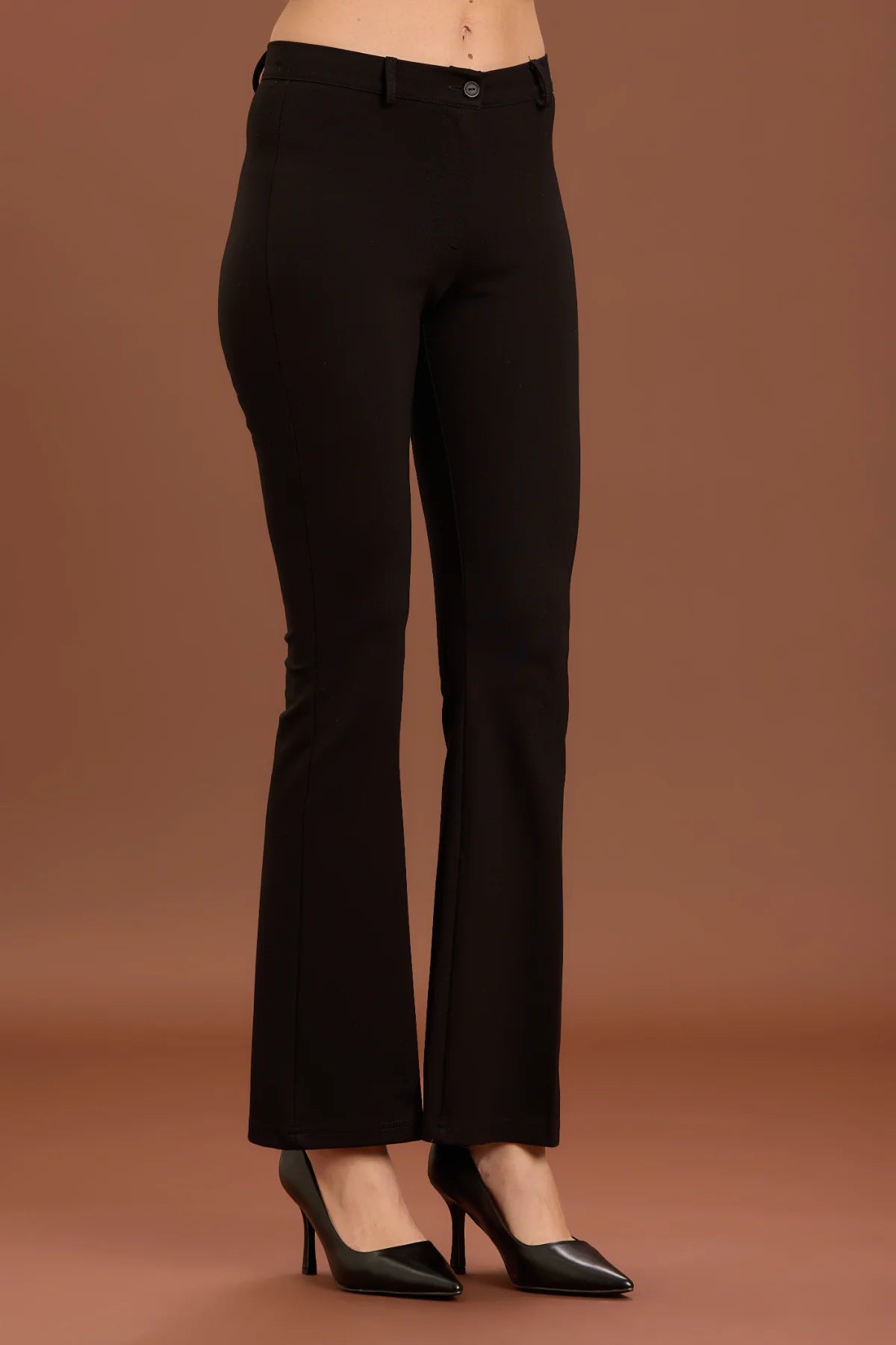 Pantaloni a zampa