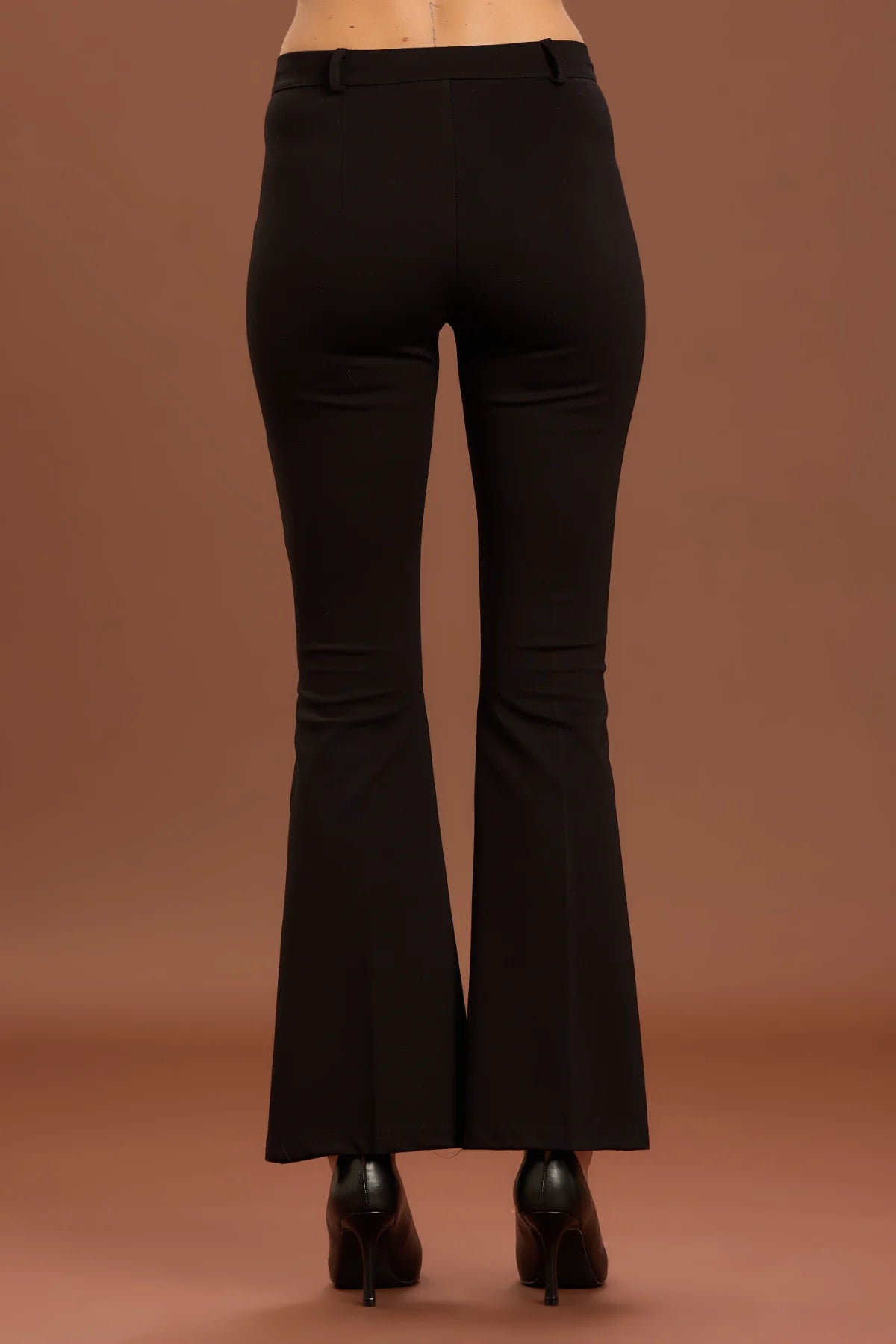 Pantaloni a zampa