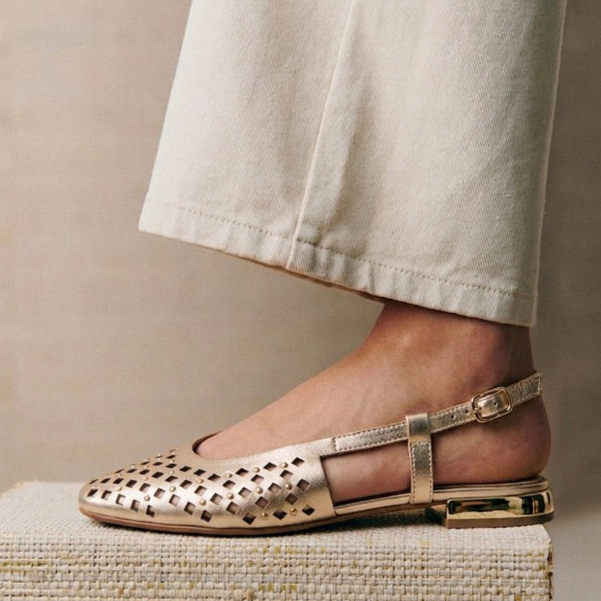 Slingback traforata platino Kyaka