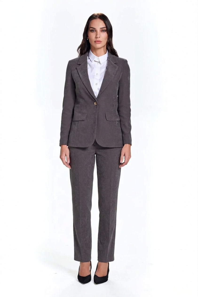 Tailleur in dainetto grigio mastice