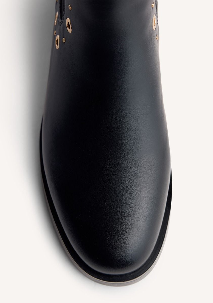 Stivaletto dettaglio borchie