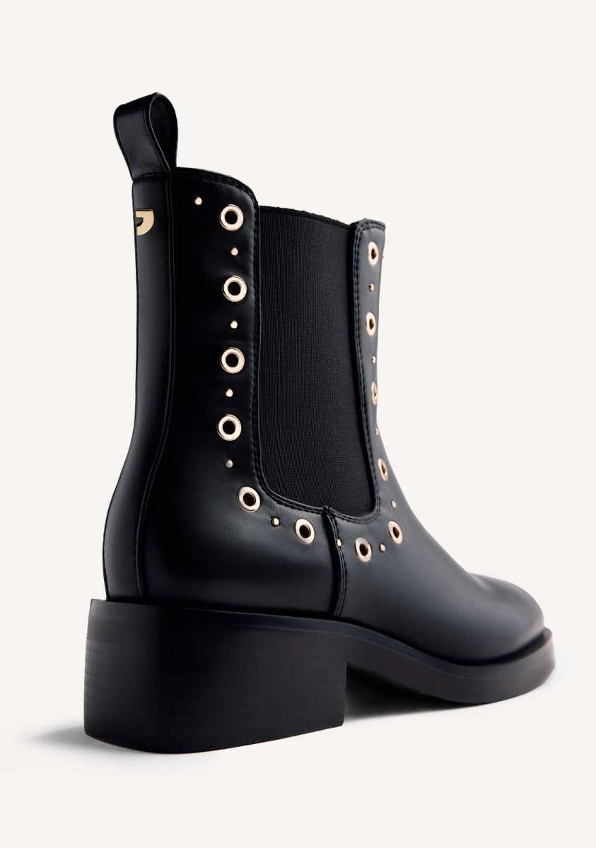 Stivaletto dettaglio borchie