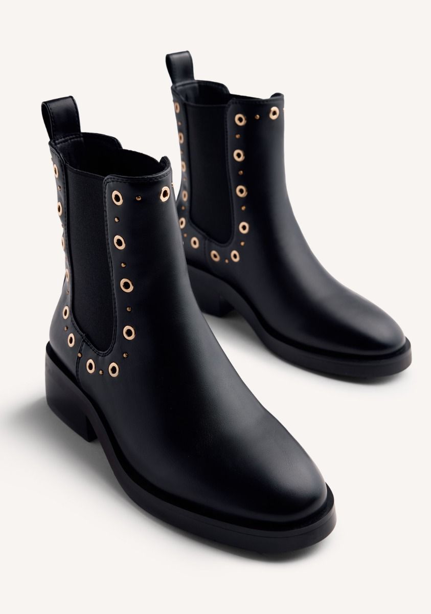 Stivaletto dettaglio borchie