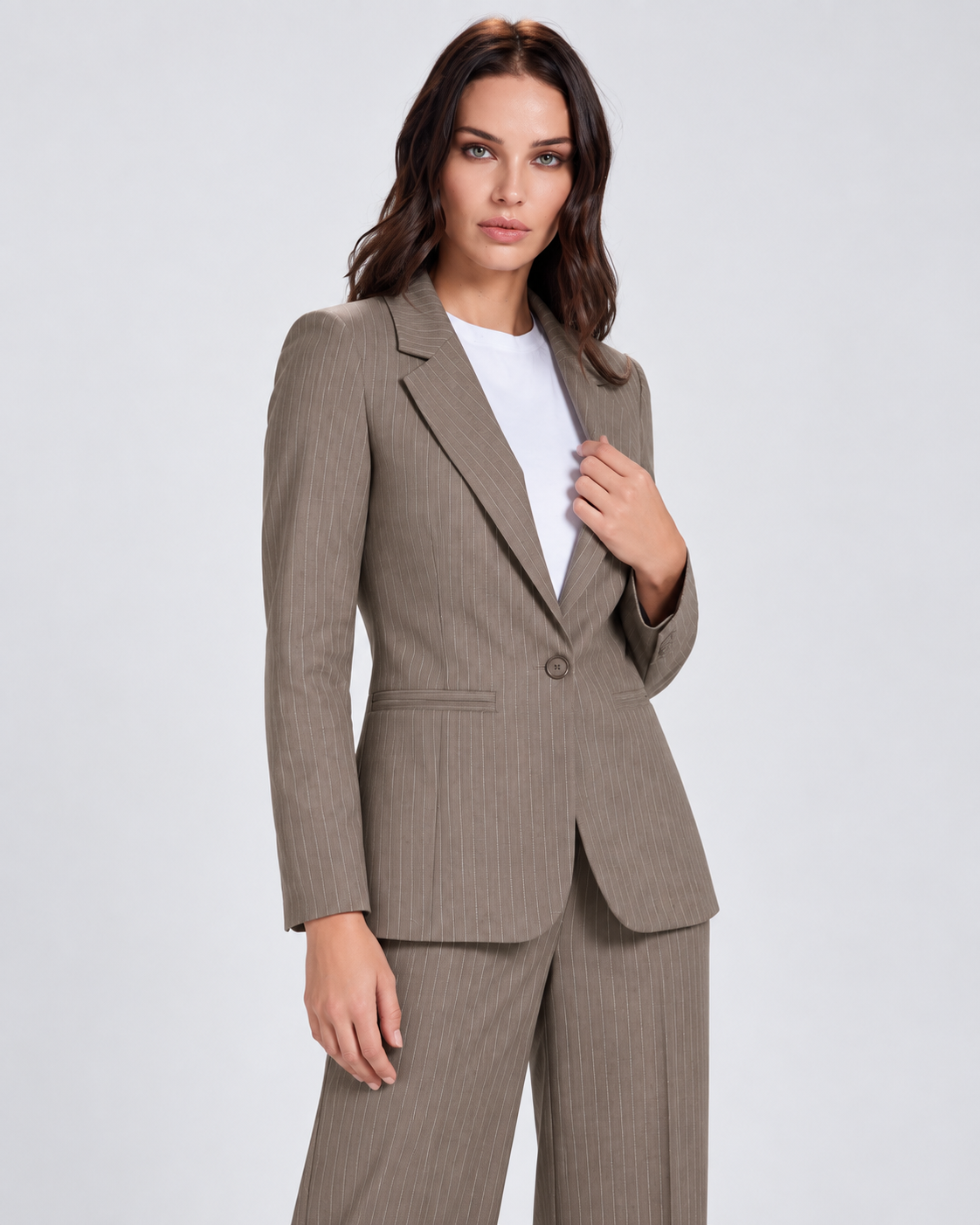 Tailleur gessato tortora