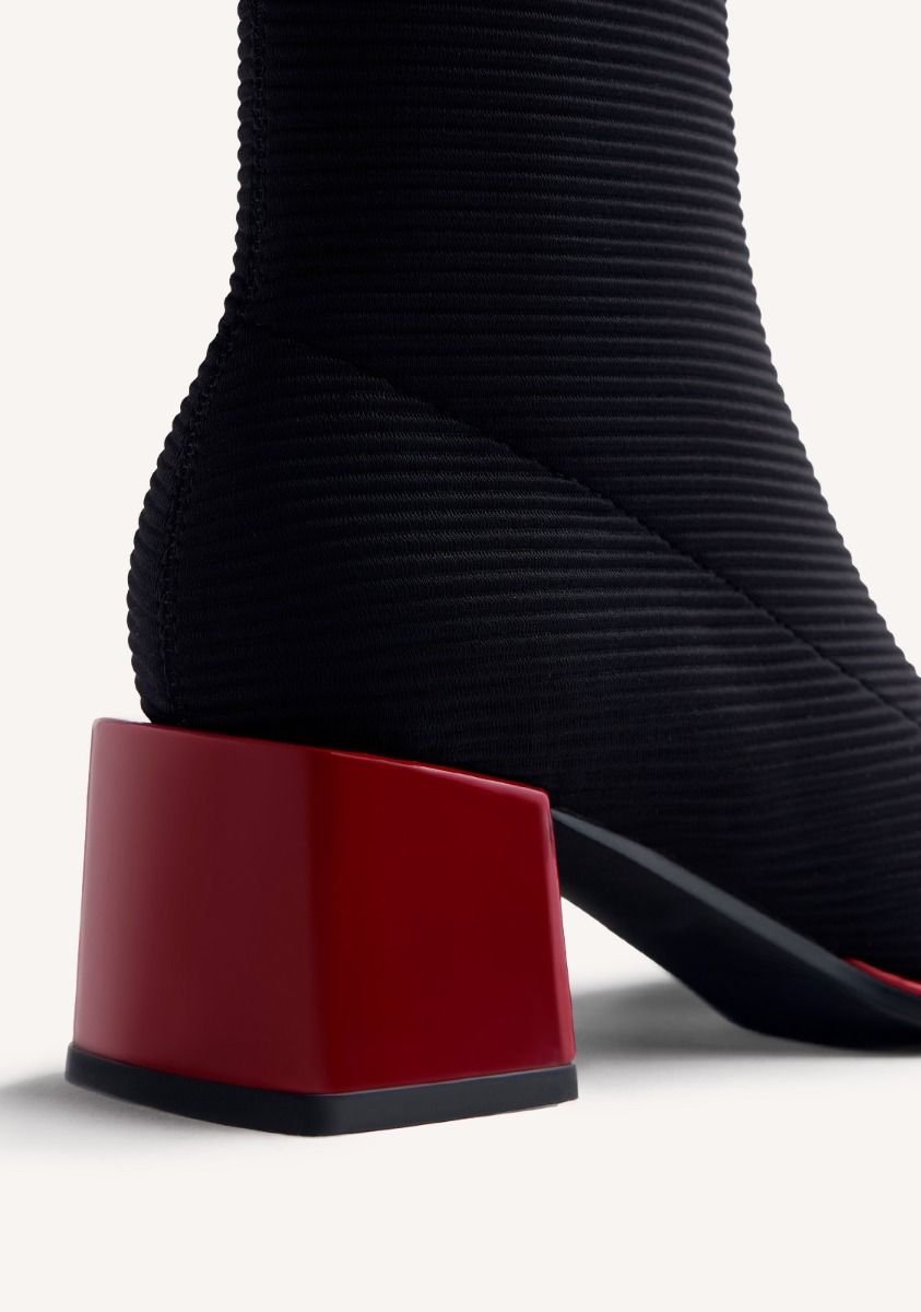 Stivaletto in tessuto nero